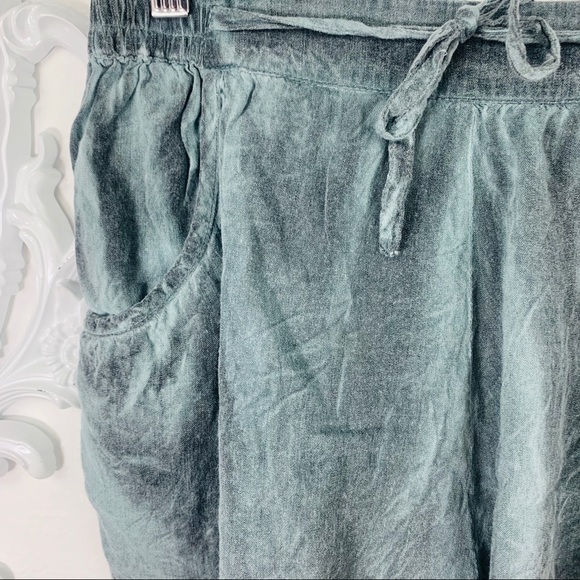 En Creme / Gray Green Stone Washed Shorts - Picture 3 of 7